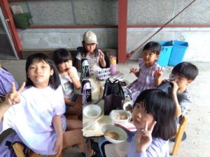 恵庭の学童保育アフターキッズかしわのBBQ写真2025年夏休み2