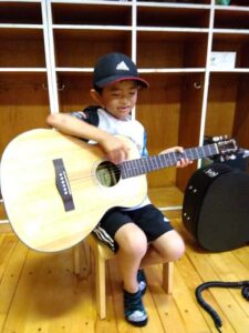 恵庭の学童保育アフターキッズかしわの楽器体験写真2025年夏休み1